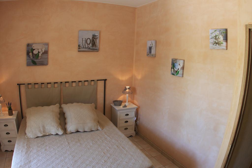 Les Pres De Gordes Villa Room photo